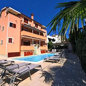 Zdjelar Apartment Poreč