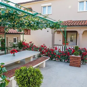 Suncica Apartment Pula